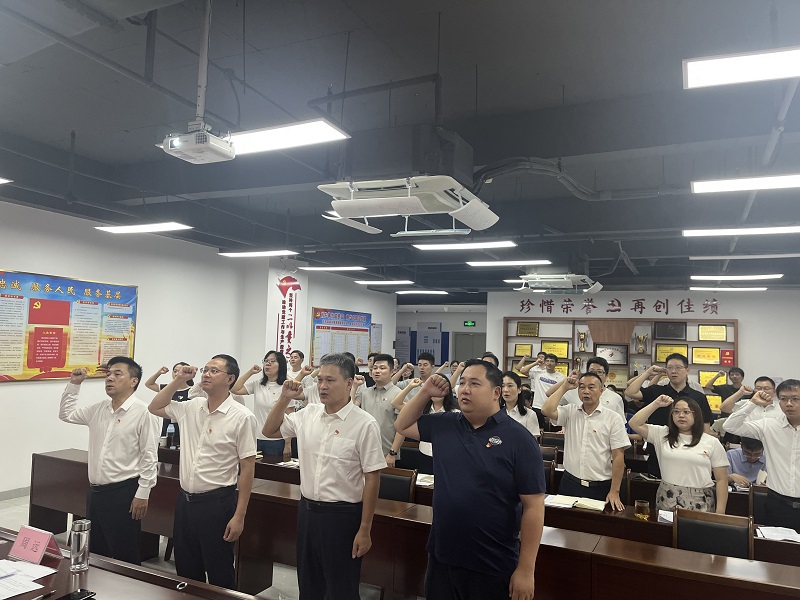 1782868649572236.jpg 新党员入党宣誓、老党员重温入党誓词.jpg